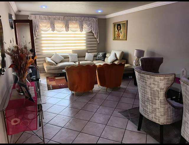 4 BEDROOM TOWNHOUSE FOR SALE IN LIEFDE EN VREDE